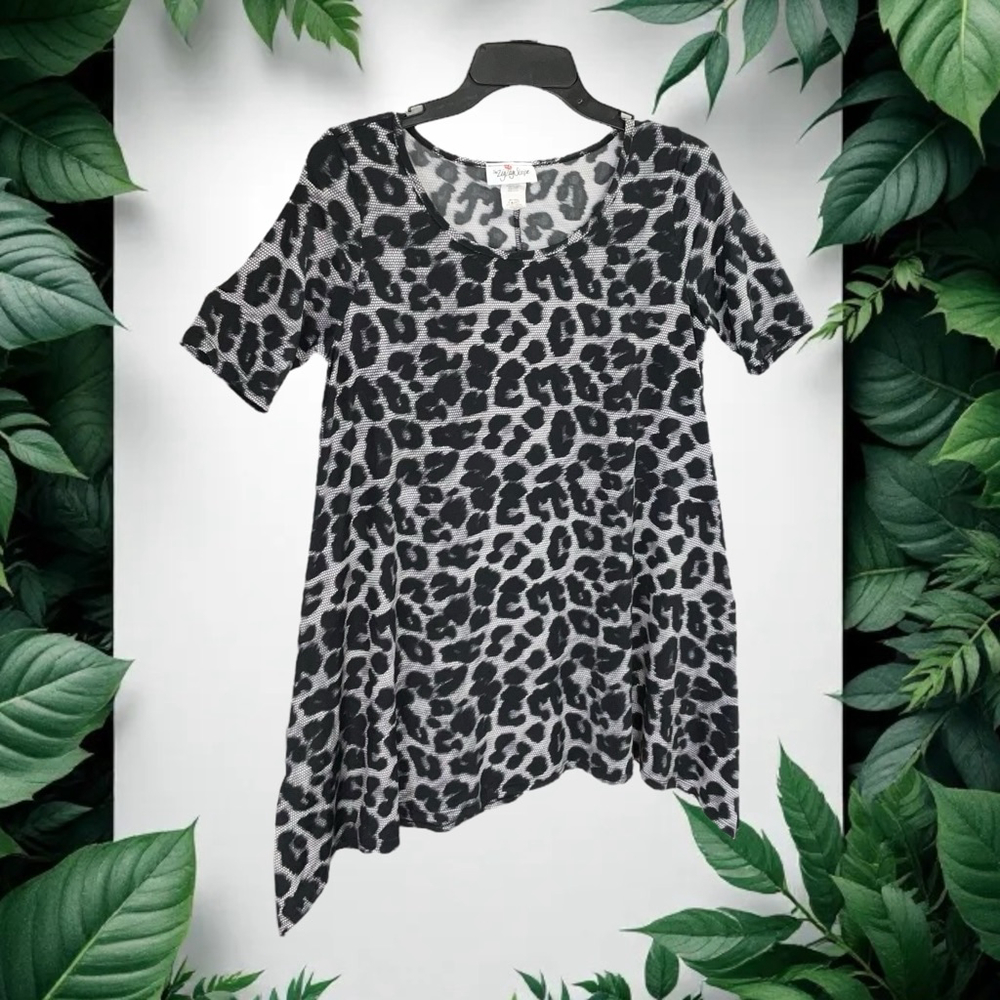 The ZigZag Stripe Black & White Netted Cheetah/Leopard Print Shirt Wm Medium